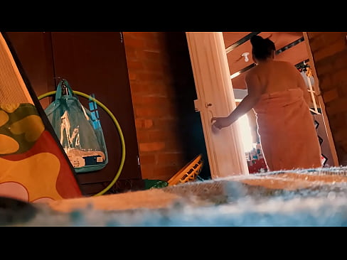 ❤️ Mjomba ananifuata kuoga, ananitania wakati naoga. Ponografia yenye ubora ❌